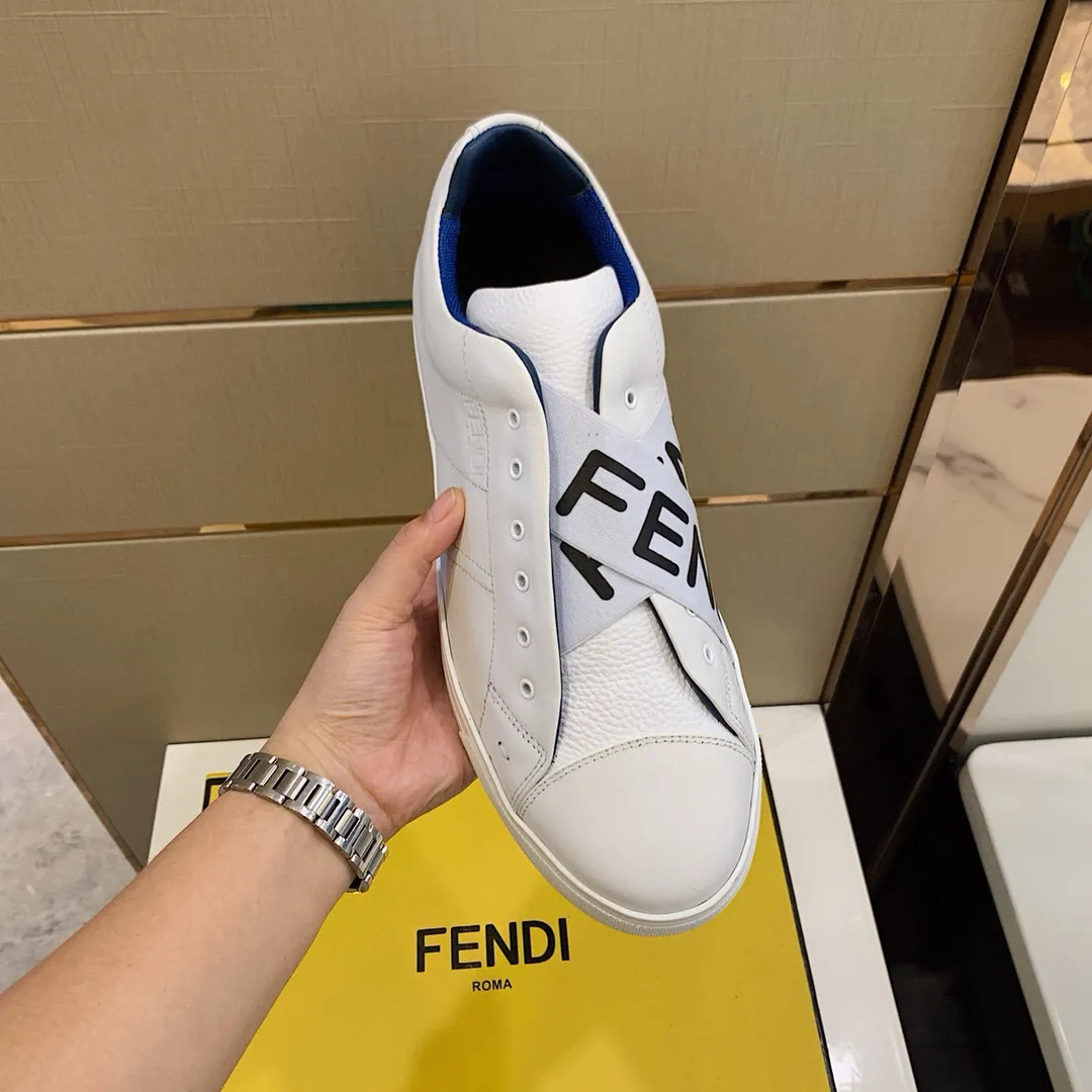 Factory Price: 400💰 Sun] FENDI Classic Comfort Men's, this sophisticated sneaker is handcrafted from soft calfskin. Mesh inner surface, ultra-light rubber material and rough outsole. This unique thin style is suitable for the casual and exquisite sensibility of this season. It is comfortable and natural on the feet. It is an everyday style for casual travel in autumn and winter! Code number: 38/44, customized 45